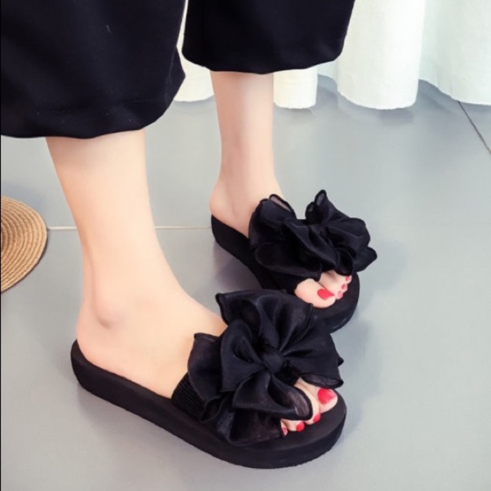 Comfy Black Bow Sandals